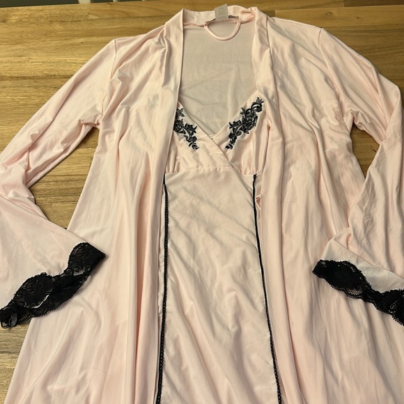 CALIFORNIA DYNASTY ⭐️ SLEEPWEAR SET - Picture 2 of 6